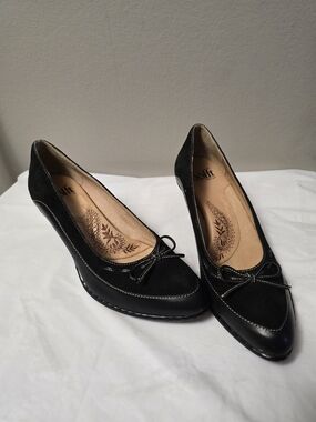 Sofft Black Suede & Leather Bow Accent Heels